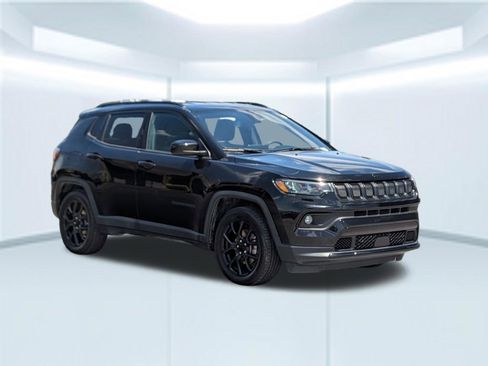 Used 2022 Jeep Compass Latitude FWD image 8