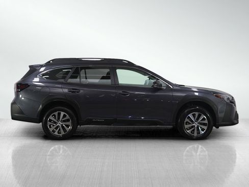 Used 2025 Subaru Outback Premium image 6
