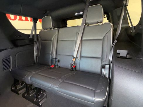 Used 2023 Chevrolet Suburban Premier image 22