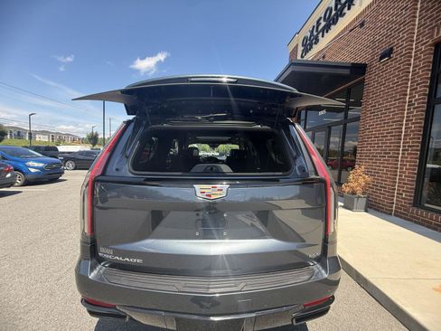 Used 2021 Cadillac Escalade ESV Sport w/ Driver Assist Tech Package AWD/4WD image 28