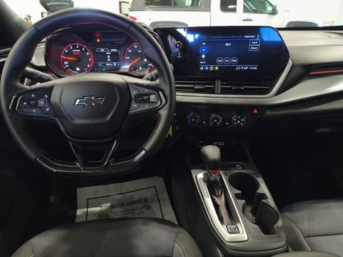 Used 2025 Chevrolet Trax RS FWD image 10