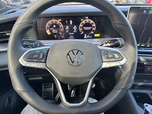 New 2026 Volkswagen Tiguan SE R-Line image 6