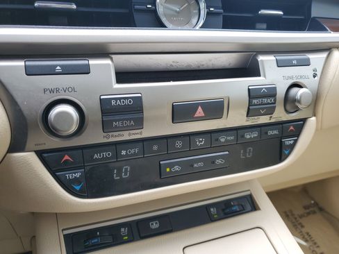 Used 2013 Lexus ES 350 4dr Sdn image 24