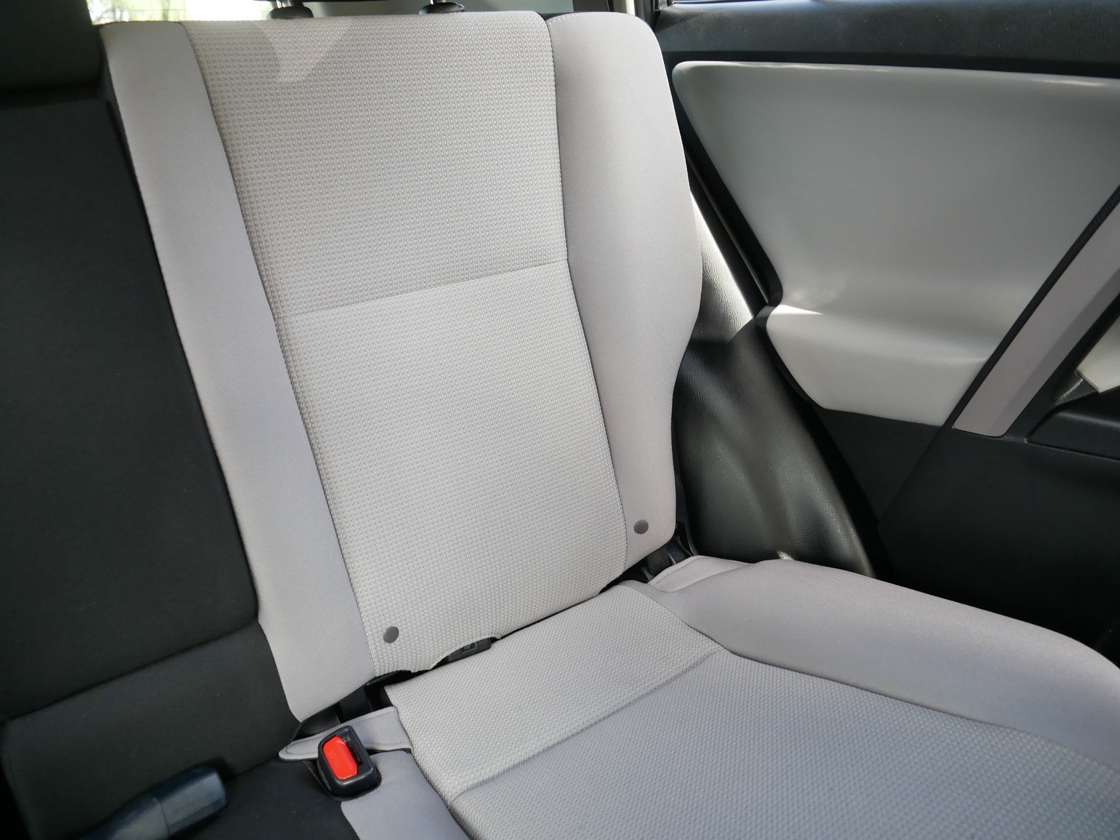 Used 2018 Toyota RAV4 XLE FWD image 14