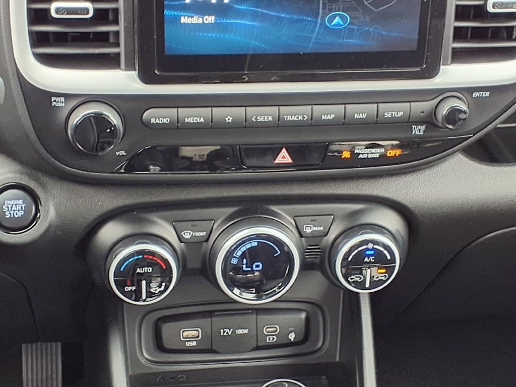 Used 2025 Hyundai Venue Limited FWD image 15