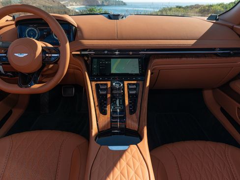 Used 2025 Aston Martin DB12 Convertible RWD image 21