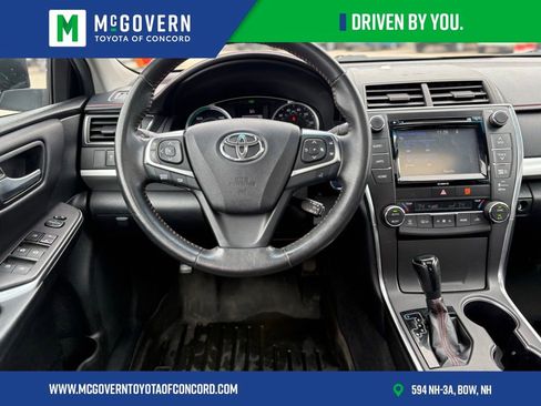 Used 2017 Toyota Camry SE w/ Moonroof Package image 14