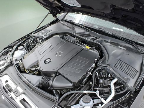 Used 2025 Mercedes-Benz C 300 Sedan image 34