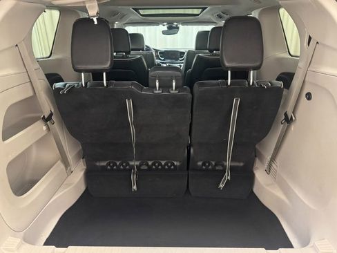 Used 2024 Chrysler Pacifica Limited image 32