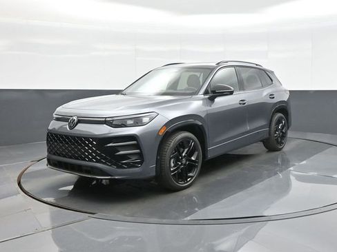 New 2026 Volkswagen Tiguan SE R-Line FWD image 3