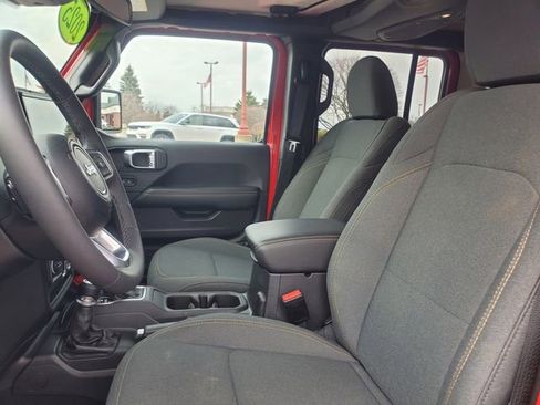 Used 2025 Jeep Wrangler Unlimited Sahara image 10