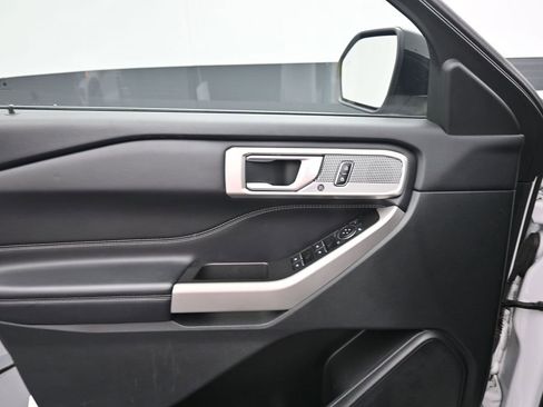 Used 2023 Ford Explorer Limited image 21