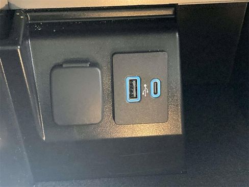 Used 2022 Ford Explorer XLT w/ Equipment Group 202A image 17