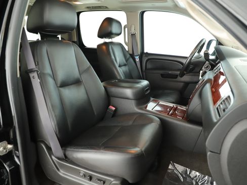 Used 2011 Chevrolet Suburban LTZ AWD/4WD image 9