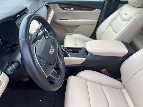 Used 2017 Cadillac XT5 Luxury w/ Driver Awareness Package AWD/4WD image 13