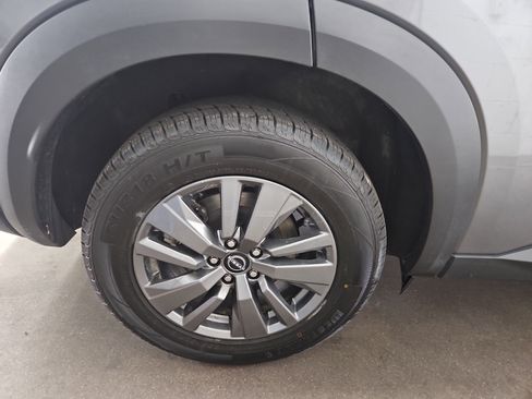 Used 2025 Nissan Pathfinder SV AWD/4WD image 17