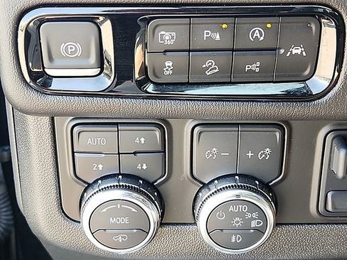 Certified 2025 GMC Yukon XL Denali w/ Denali Reserve Package AWD/4WD image 26