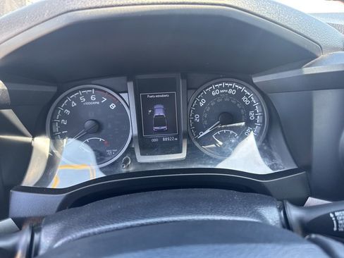 Used 2019 Toyota Tacoma TRD Off-Road w/ Technology Package AWD/4WD image 9