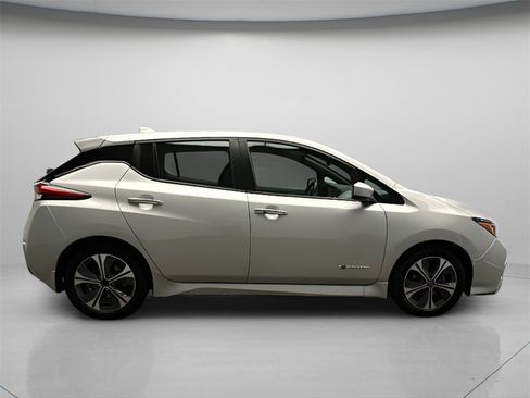 Used 2019 Nissan Leaf SV Plus w/ SV Plus Technology Package image 8