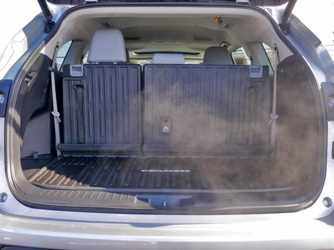 Used 2022 Toyota Highlander XLE image 16