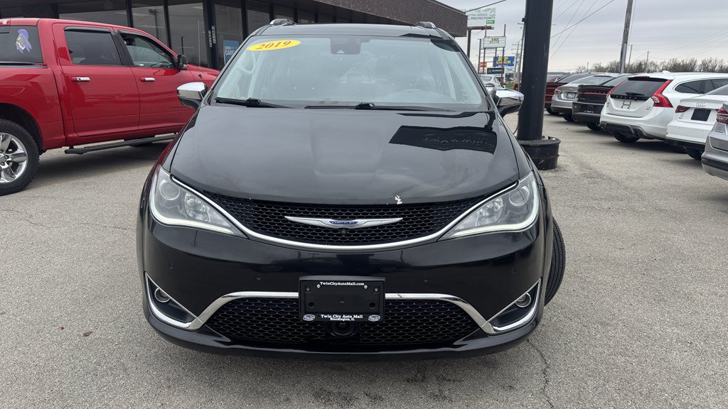 Used 2019 Chrysler Pacifica Limited w/ Tire & Wheel Group FWD image 3