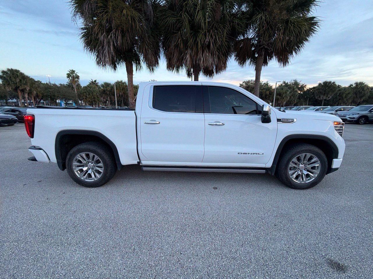 Used 2023 GMC Sierra 1500 Denali w/ Technology Package AWD/4WD image 4
