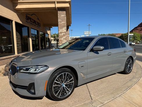Used 2022 BMW 530e xDrive 530e xDrive w/ Premium Package image 8