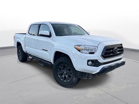 Used 2023 Toyota Tacoma SR5 w/ Technology Package AWD/4WD image 4