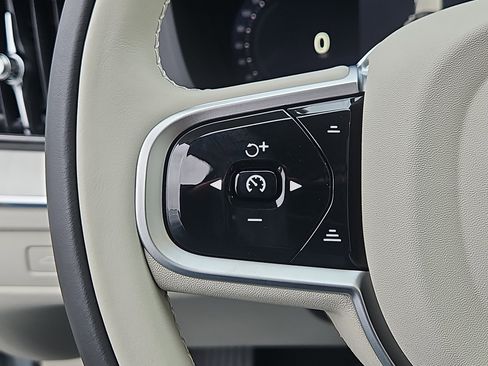 New 2026 Volvo XC60 B5 Ultra w/ Protection Package Premier image 16