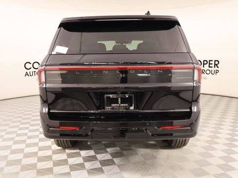 New 2026 Lincoln Navigator Premiere AWD/4WD image 23