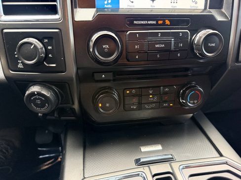 Used 2016 Ford F150 XLT w/ Equipment Group 302A Luxury AWD/4WD image 45