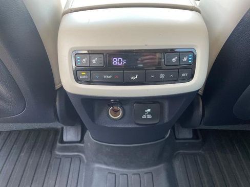 Used 2022 Hyundai Palisade Limited FWD image 14