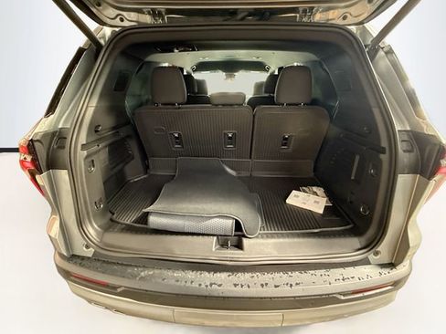 New 2026 Chevrolet Traverse LT w/ LPO, Floor Liner Package AWD/4WD image 26