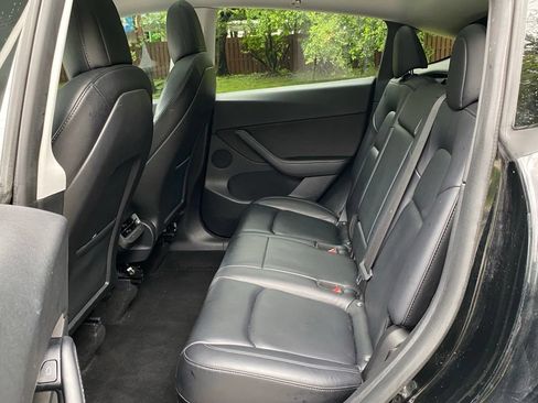 Used 2022 Tesla Model Y Long Range AWD/4WD image 18