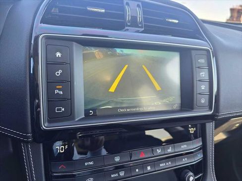 Used 2017 Jaguar F-PACE R-Sport image 29