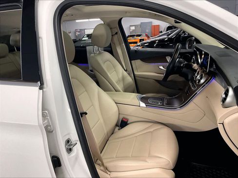 Used 2022 Mercedes-Benz GLC 300 4MATIC image 10