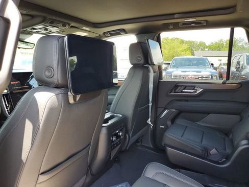 New 2026 GMC Yukon Denali w/ Denali Reserve Package AWD/4WD image 10