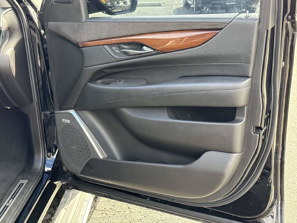Used 2016 Cadillac Escalade ESV Premium AWD/4WD image 26