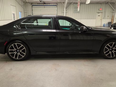 Used 2024 BMW 740i xDrive AWD/4WD image 9