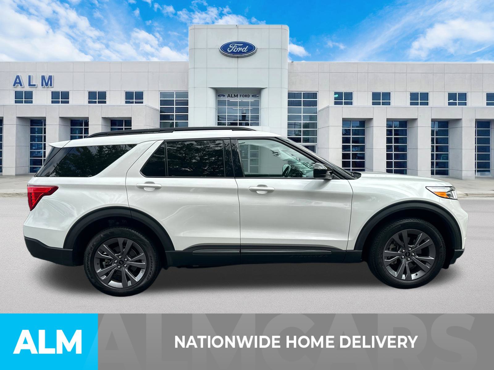 Used 2024 Ford Explorer XLT w/ Equipment Group 202A AWD/4WD image 4