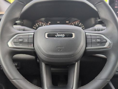 Used 2024 Jeep Compass Latitude AWD/4WD image 12