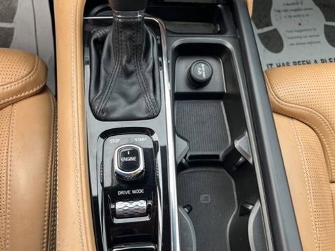 Used 2017 Volvo XC90 T6 Inscription w/ Vision Package image 11