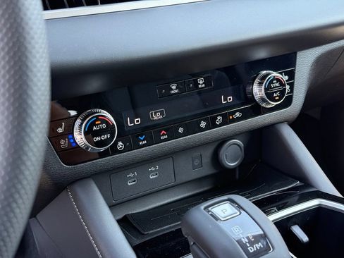 New 2026 Mitsubishi Outlander SEL FWD image 32