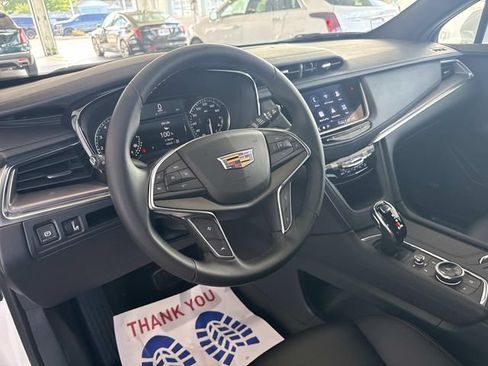 Certified 2024 Cadillac XT5 Luxury w/ LPO, Floor Liner Package AWD/4WD image 17