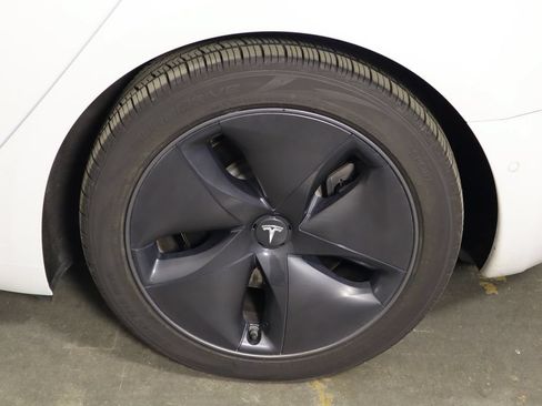 Used 2018 Tesla Model 3 Long Range RWD image 36