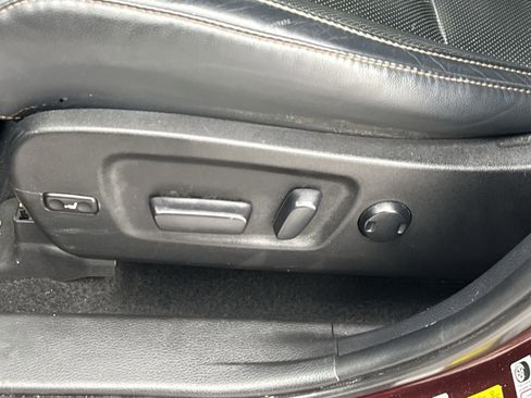 Used 2019 Toyota Highlander Limited image 17