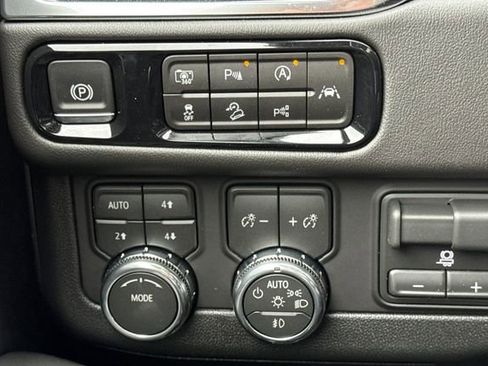 New 2026 GMC Yukon XL Elevation w/ Elevation Premium Package AWD/4WD image 32