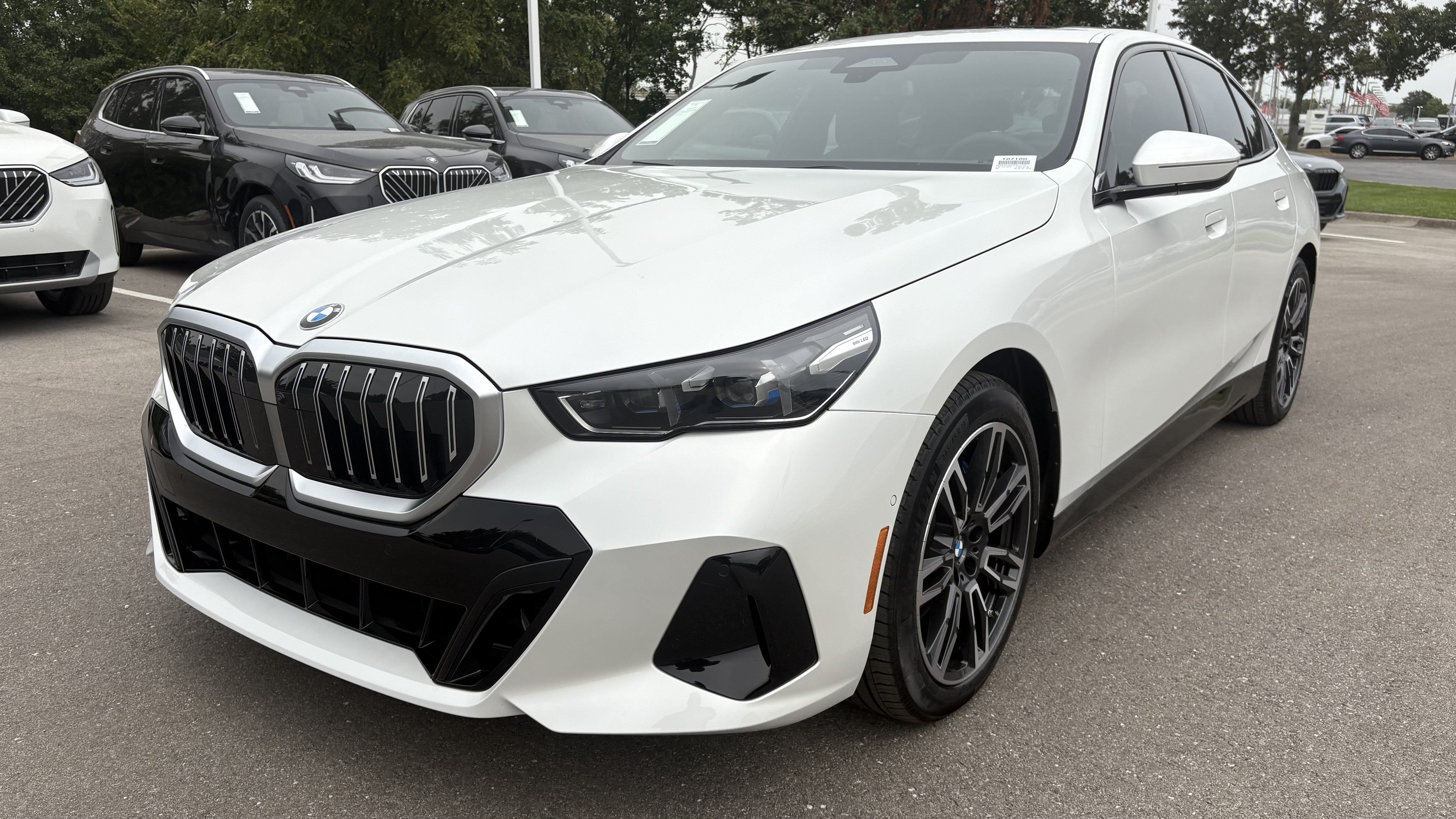 Used 2026 BMW 530i xDrive w/ M Sport Package AWD/4WD image 5