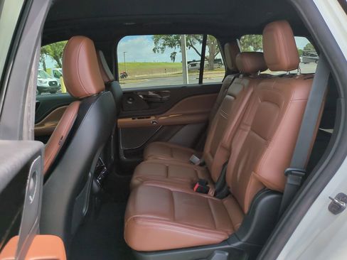 Used 2023 Lincoln Aviator Grand Touring AWD/4WD image 17