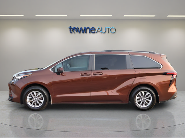 Used 2022 Toyota Sienna LE FWD image 2